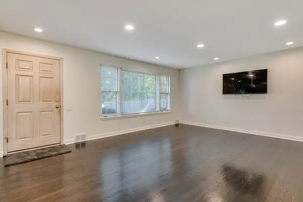 7330 N Kilbourn AVE, Lincolnwood, IL 60712