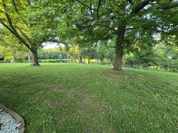 15680 N Cooks DR, Mt Vernon, IL 62864