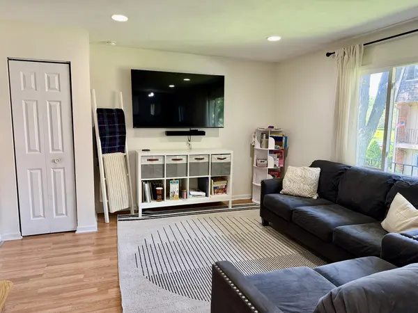 2302 ALGONQUIN RD #9, Rolling Meadows, IL 60008