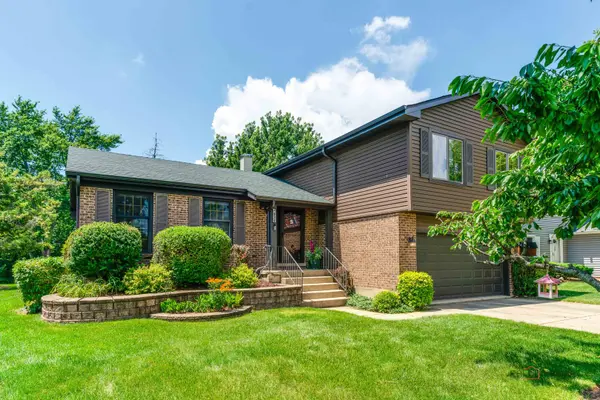 820 Long Meadow DR, Schaumburg, IL 60193