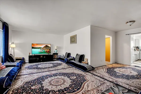 3441 W Bryn Mawr AVE #1E, Chicago, IL 60659
