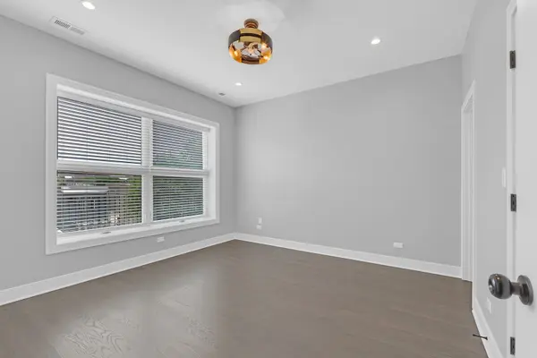 4827 S Saint Lawrence AVE #2, Chicago, IL 60615