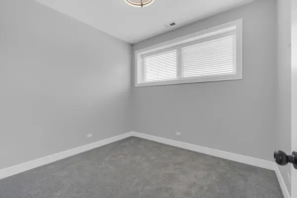4827 S Saint Lawrence AVE #2, Chicago, IL 60615