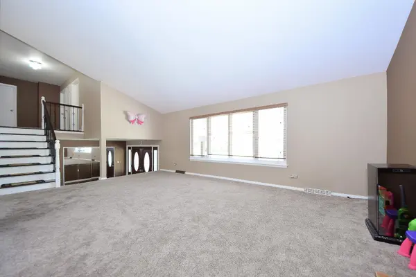 1413 N Burning Bush LN, Mount Prospect, IL 60056