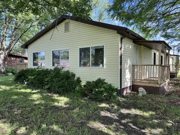 203 W Poplar ST, Odin, IL 62870