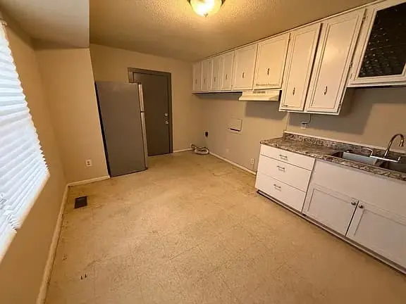 1016 Camaro DR, Danville, IL 61832