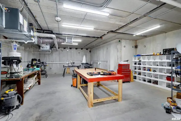 2592 MIDDLE RD #318, Bettendorf, IA 52722