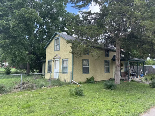 3001 Garfield ST, Clinton, IA 52732