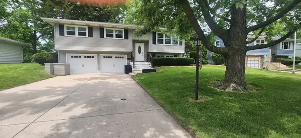 1240 Constellation DR, Aurora, IL 60505