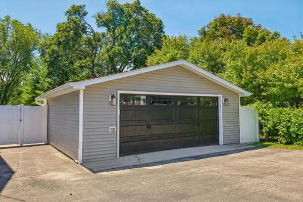 4103 Old Grand AVE, Gurnee, IL 60031
