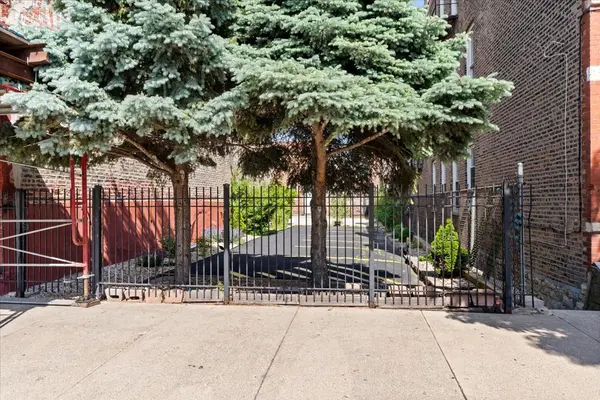 1907 S Loomis ST, Chicago, IL 60608