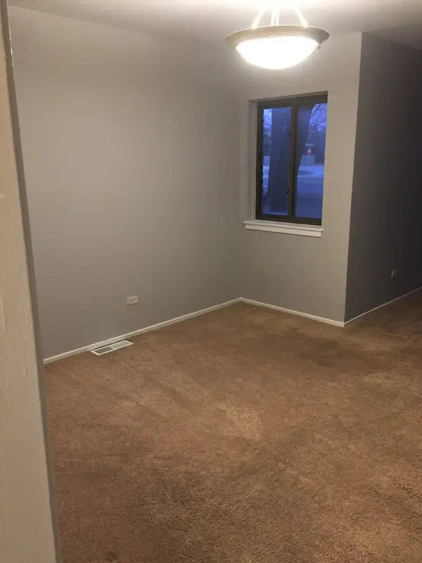 1933 Song Sparrow CT, Schaumburg, IL 60173