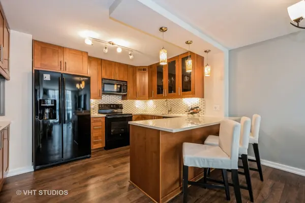 5901 N Sheridan RD #13E, Chicago, IL 60660