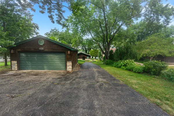 4122 W Lake Shore DR, Wonder Lake, IL 60097