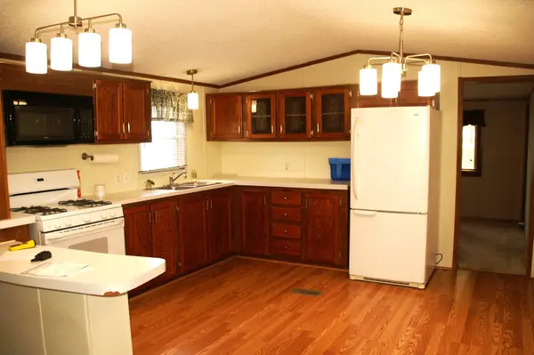 1332 Douglas AVE #84, Montgomery, IL 60538