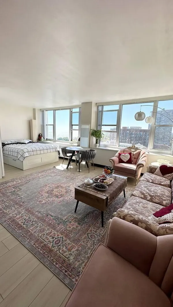 4250 N Marine DR #2414, Chicago, IL 60613