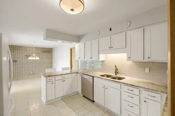2630 Somerset DR, Westchester, IL 60154