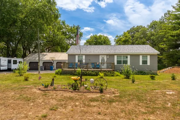 8184 Knox RD, West Frankfort, IL 62896