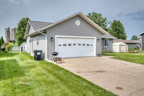82 Prairie DR, Miles, IA 52064
