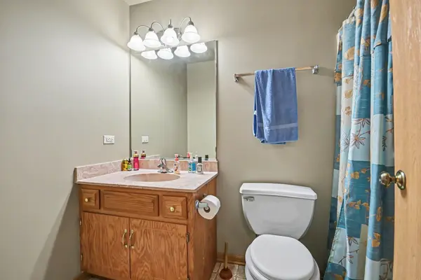 5712 Kathryn LN, Matteson, IL 60443
