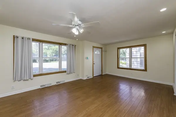 302 E Washington ST, Round Lake Park, IL 60073