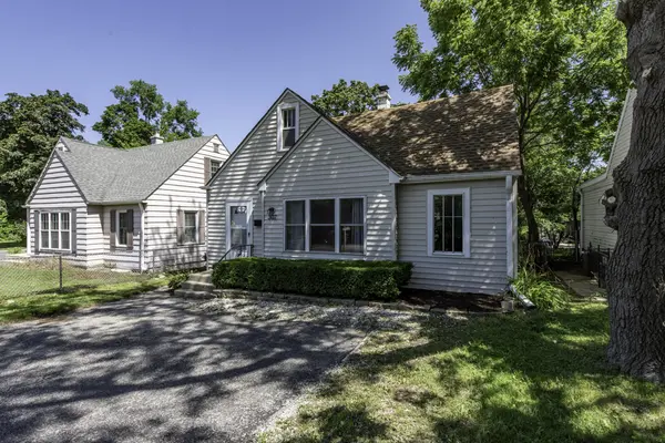 302 E Washington ST, Round Lake Park, IL 60073