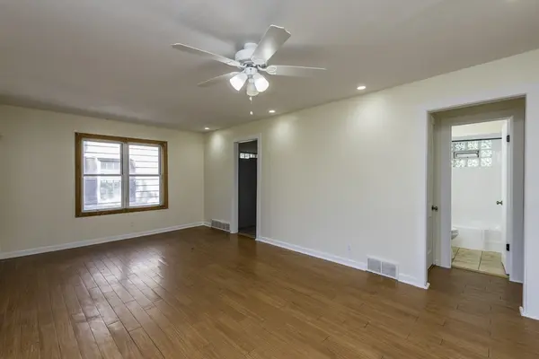 302 E Washington ST, Round Lake Park, IL 60073