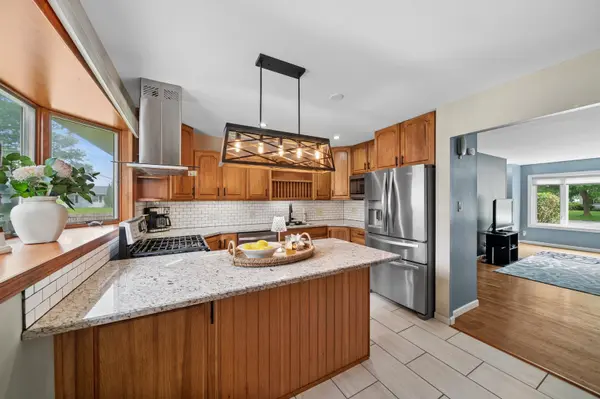 30W044 Bruce LN, Naperville, IL 60563