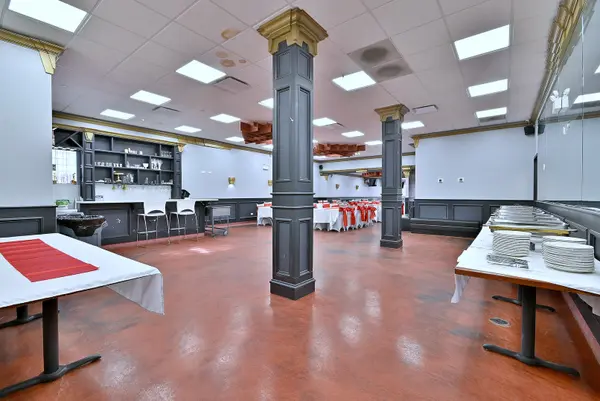 5319 W Belmont AVE, Chicago, IL 60641