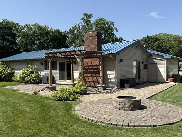 3002 Meadowbrook CT, Champaign, IL 61822