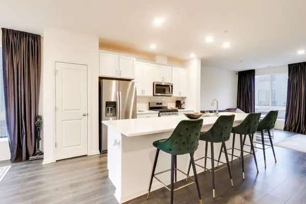 1296 Quadrant LN, Schaumburg, IL 60173