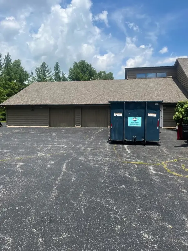 24715 S Oak LN, Crete, IL 60417
