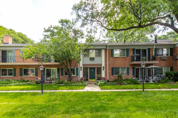 711 E Falcon DR #201, Arlington Heights, IL 60005