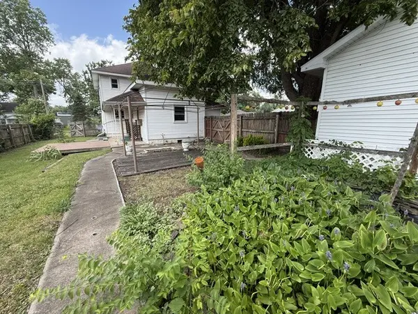 1110 E OAK ST, West Frankfort, IL 62896