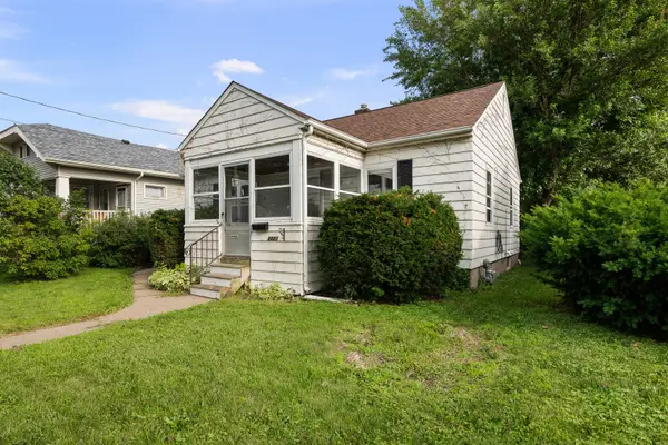 2423 W Locust ST, Davenport, IA 52804