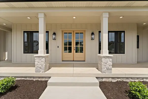 493 Stonebridge Pkwy, Valparaiso, IN 46383