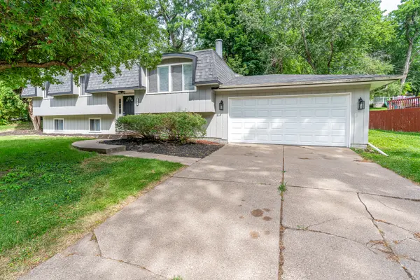4430 CANTERBURY LN, Davenport, IA 52806