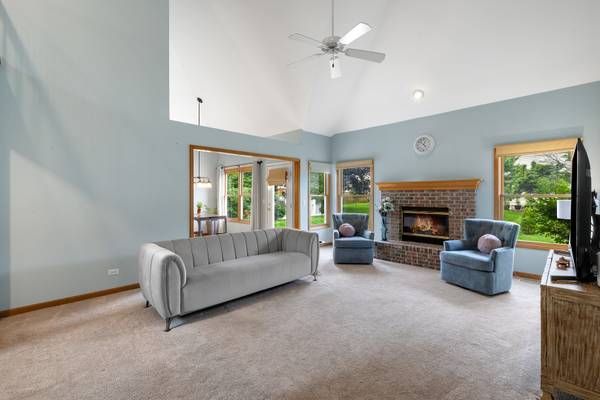 855 Ayers ST, Bolingbrook, IL 60440