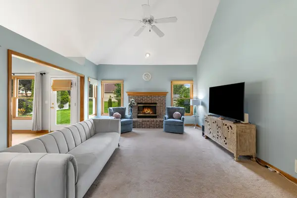 855 Ayers ST, Bolingbrook, IL 60440