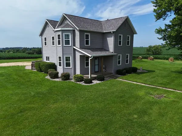 312 E Buckeye RD, Dakota, IL 61018