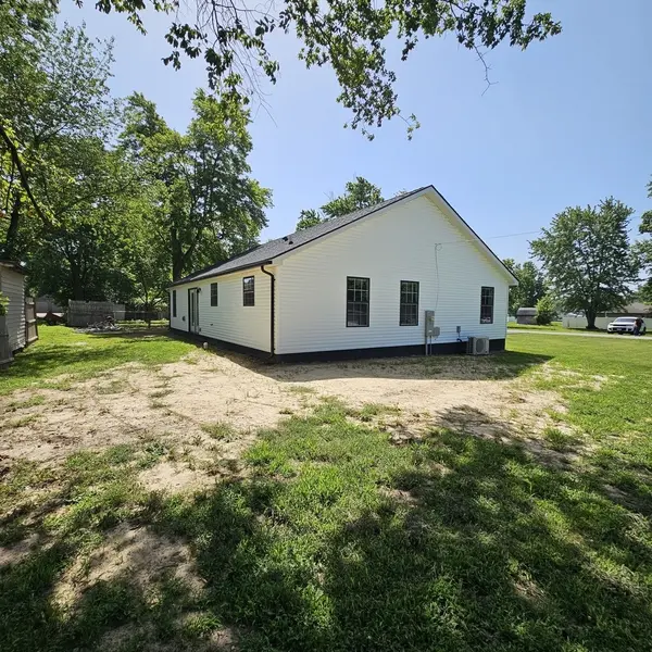 900 Oregon ST, Carterville, IL 62918