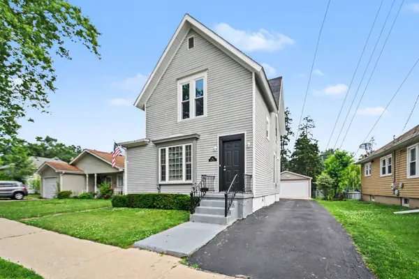 662 Bent ST, Elgin, IL 60120