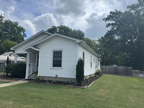1206 S Commercial ST, Benton, IL 62812