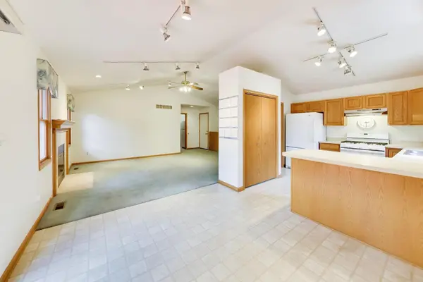 231 Clover Chase CIR, Woodstock, IL 60098