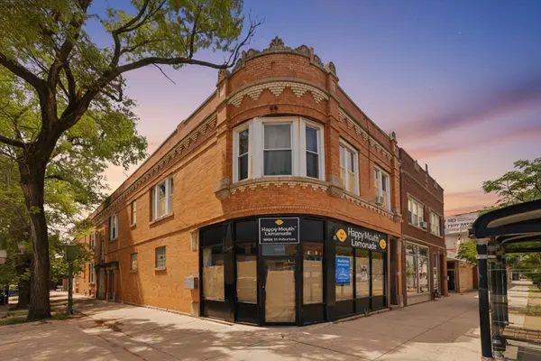 3901 W Fullerton AVE, Chicago, IL 60647