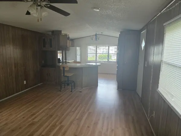190 Carriage LN #190, Sauk Village, IL 60411