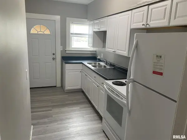 209 E 10TH ST #3, De Witt, IA 52742