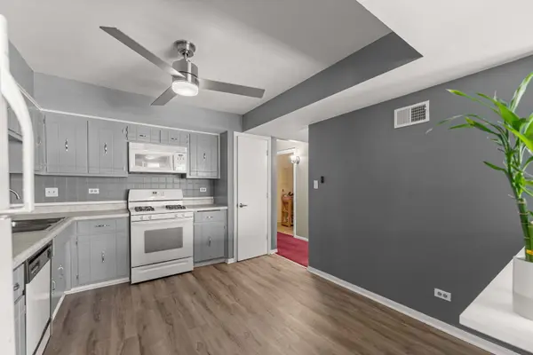 9122 S Pulaski RD #2E, Oak Lawn, IL 60453