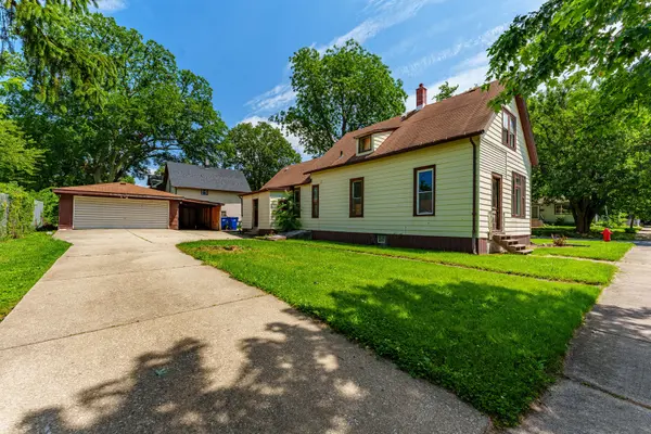 1938 Grove ST, Blue Island, IL 60406