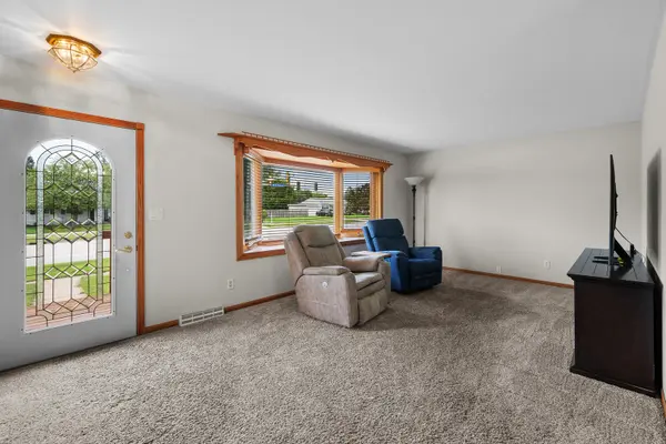 1419 SPRUCE HILLS DR, Bettendorf, IA 52722